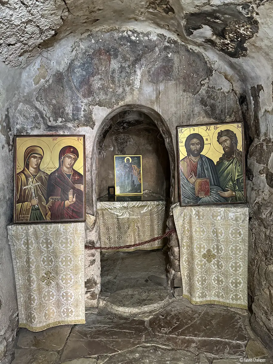 Αγία Θεοδώρα στη Βάστα: Ένα Θαύμα της Φύσης και της Πίστης