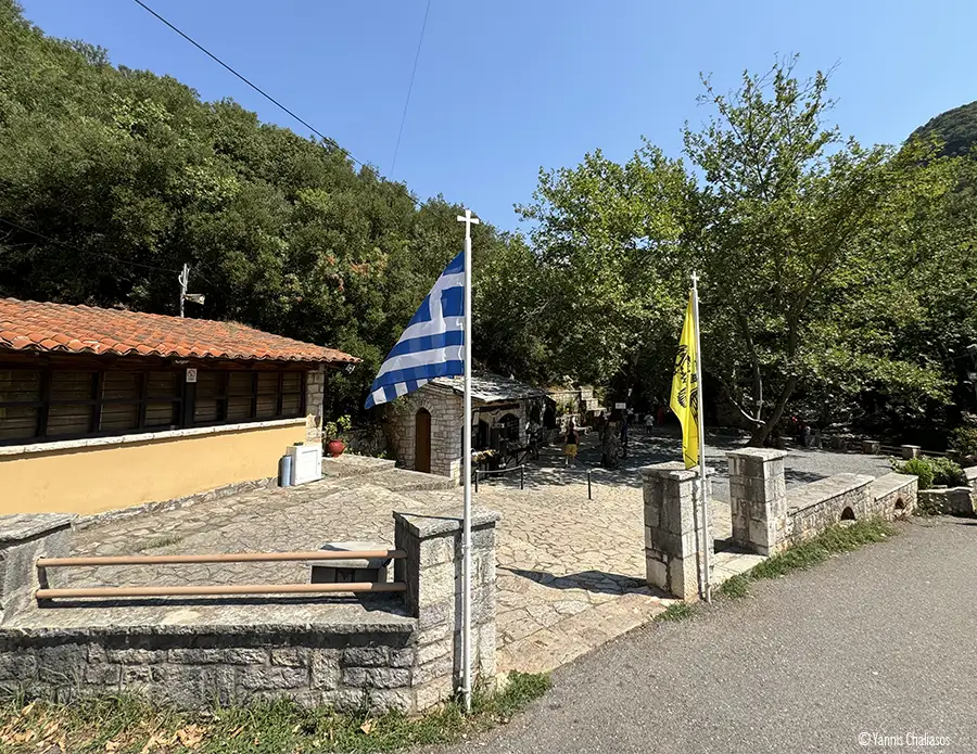 Αγία Θεοδώρα στη Βάστα: Ένα Θαύμα της Φύσης και της Πίστης