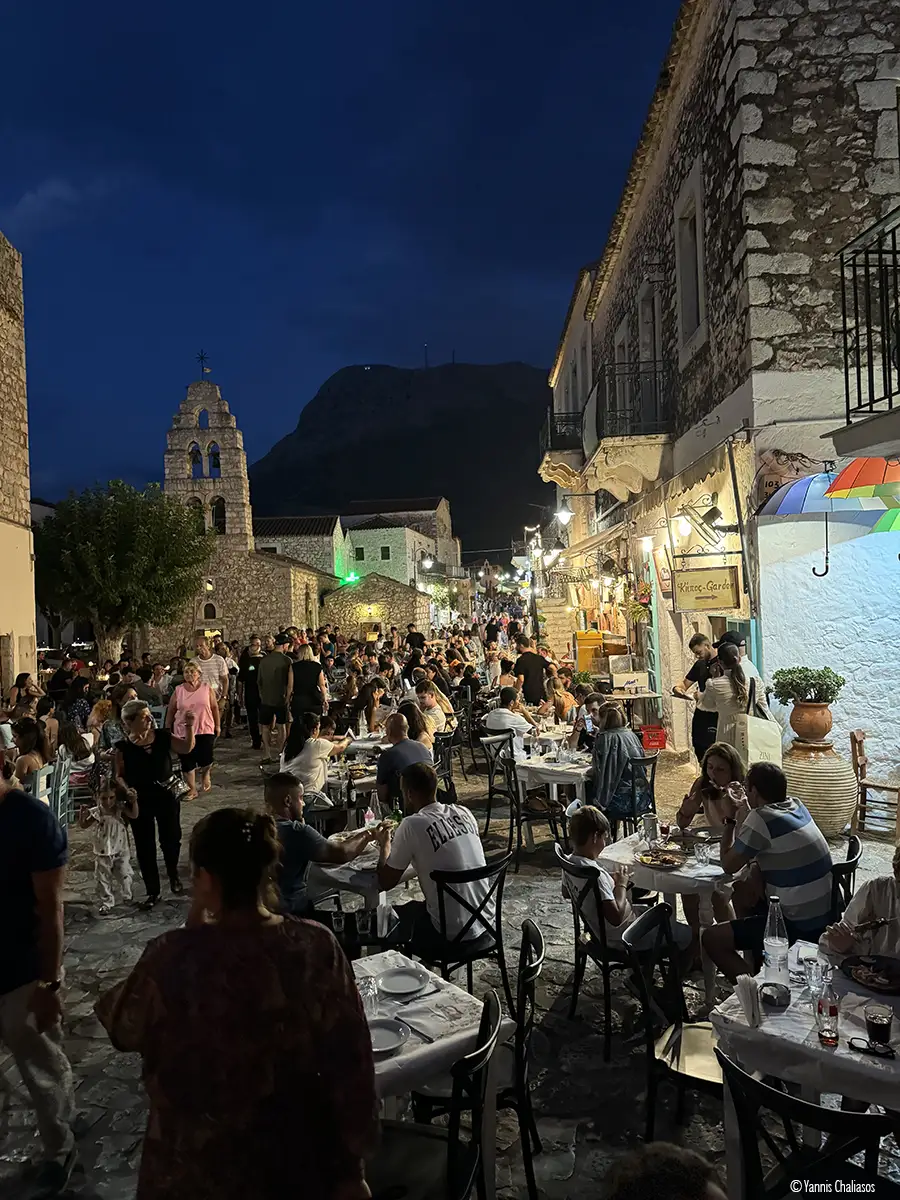 Βόλτα στα λιθόστρωτα σοκάκια της Αρεόπολης Μάνη: Ένας σαγηνευτικός προορισμός γεμάτος ιστορία και και άγρια ομορφιά