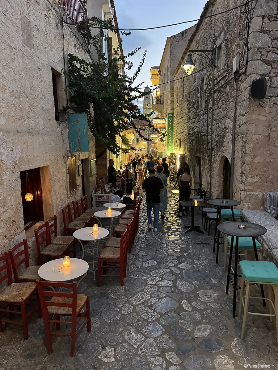 Βόλτα στα λιθόστρωτα σοκάκια της Αρεόπολης Μάνη: Ένας σαγηνευτικός προορισμός γεμάτος ιστορία και και άγρια ομορφιά