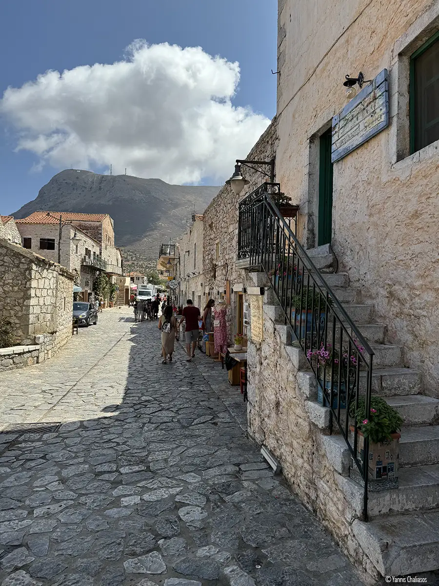 Βόλτα στα λιθόστρωτα σοκάκια της Αρεόπολης Μάνη: Ένας σαγηνευτικός προορισμός γεμάτος ιστορία και και άγρια ομορφιά